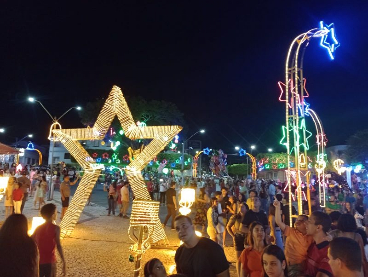 Abertura do Natal Novo tempo aconteceu nesta quarta-feira (11)  em Caetité — imagem 7
